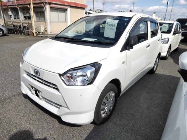 9064 Daihatsu Mira e s LA350S 2018 г. (LUM Kobe Nyusatsu)